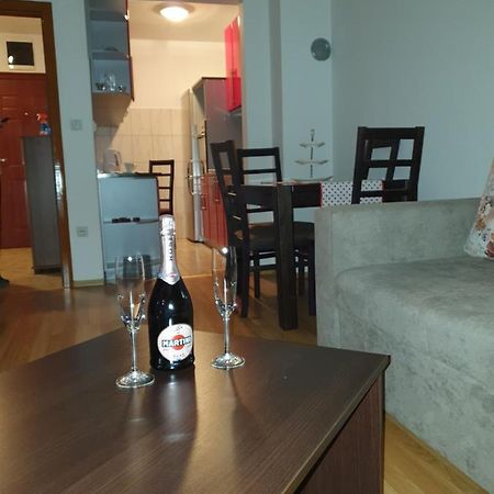 Apartman Basic โดโบย ภายนอก รูปภาพ