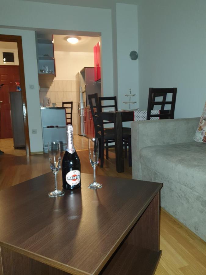 Apartman Basic โดโบย ภายนอก รูปภาพ