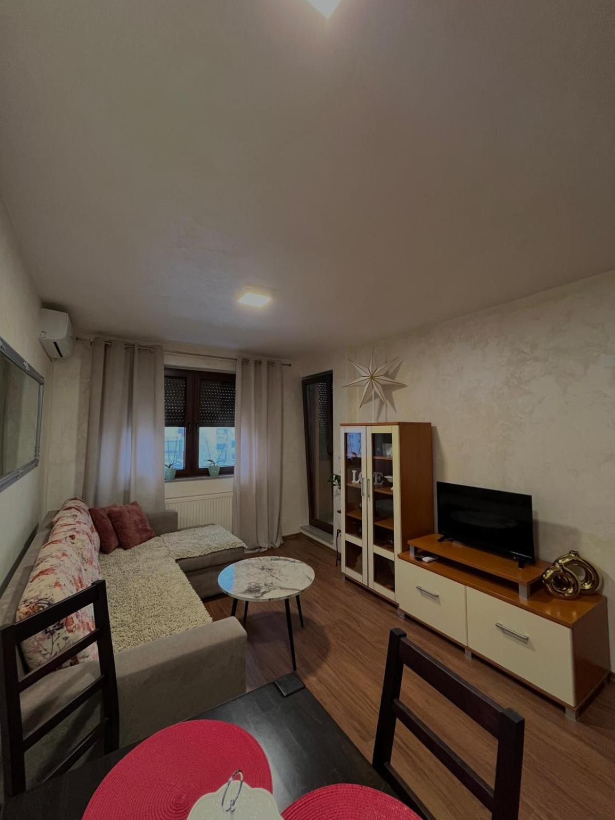 Apartman Basic โดโบย ภายนอก รูปภาพ